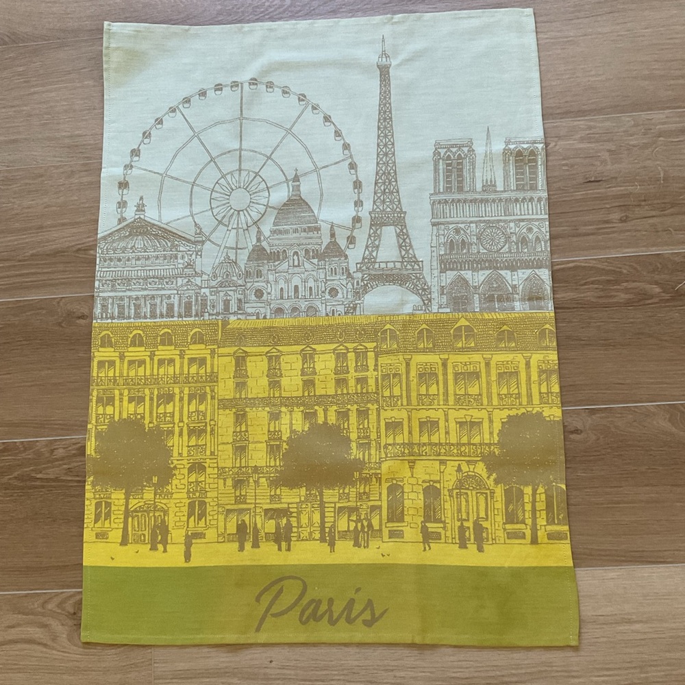 Beautiful Tea / Kitchen Towel with Paris scene